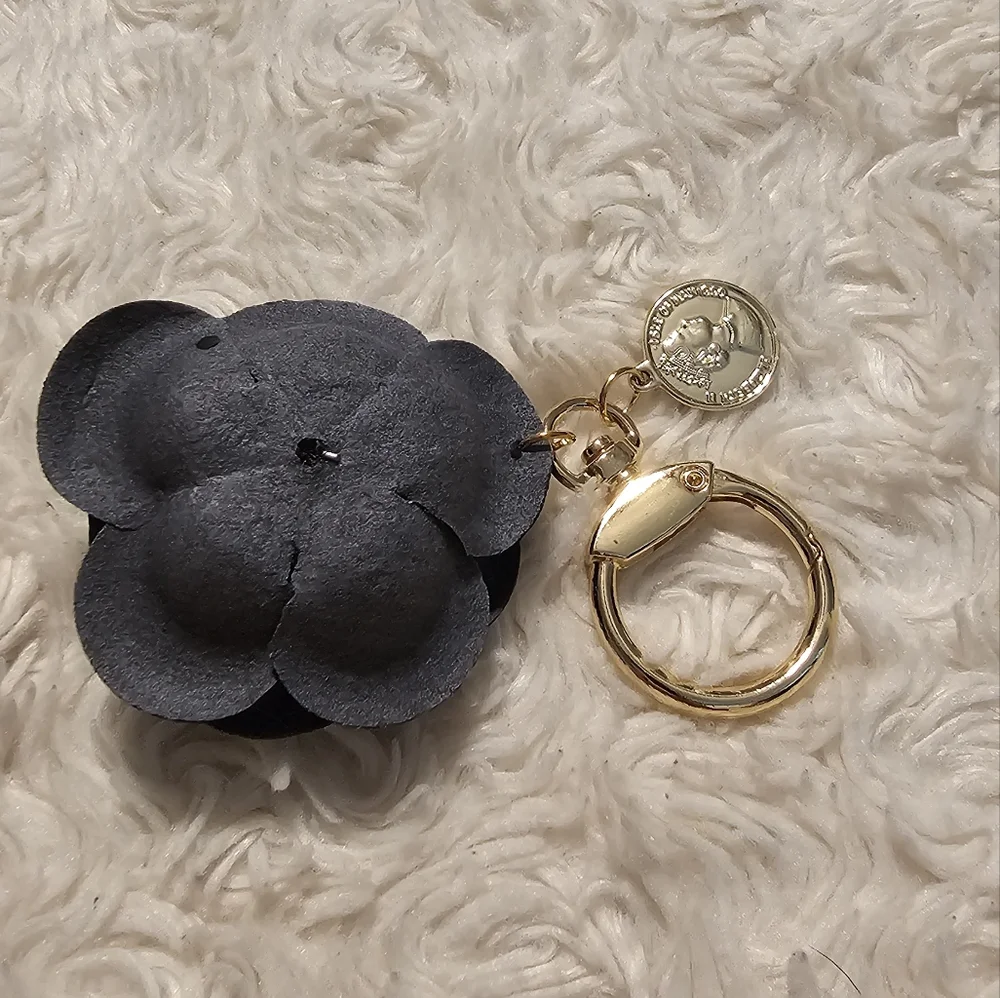 Black Camila Rose Keychain Purse Charm NWOT - Picture 4 of 5